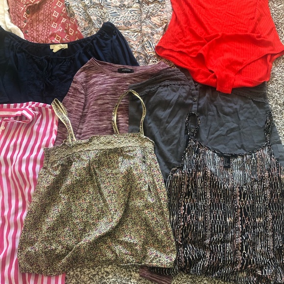 CLOTHING BUNDLE - Picture 5 of 5